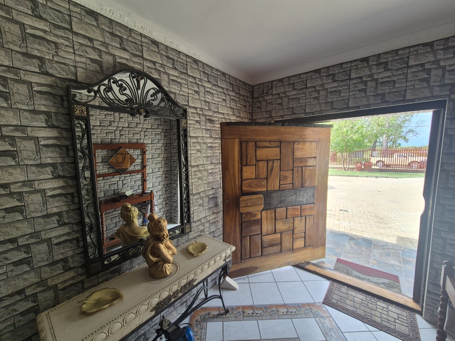 5 Bedroom Property for Sale in Bloemhof North West